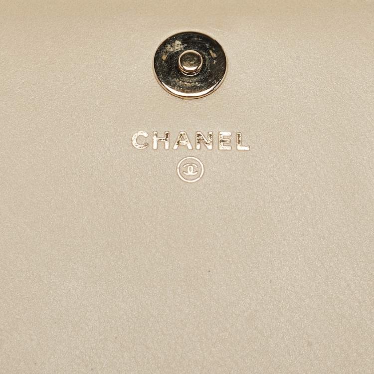 Pre Owned Chanel Cream Quilted Leather Boy Wallet On Chain