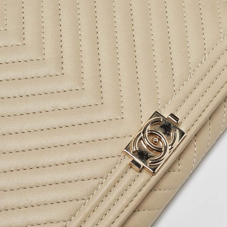 Pre Owned Chanel Cream Quilted Leather Boy Wallet On Chain