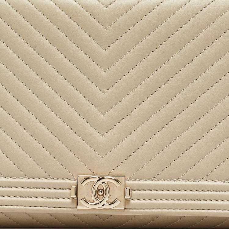 Pre Owned Chanel Cream Quilted Leather Boy Wallet On Chain