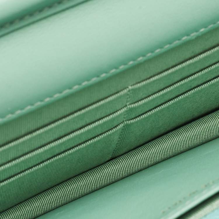 Pre Owned Chanel Light Green Quilted Leather CC Wallet on Chain