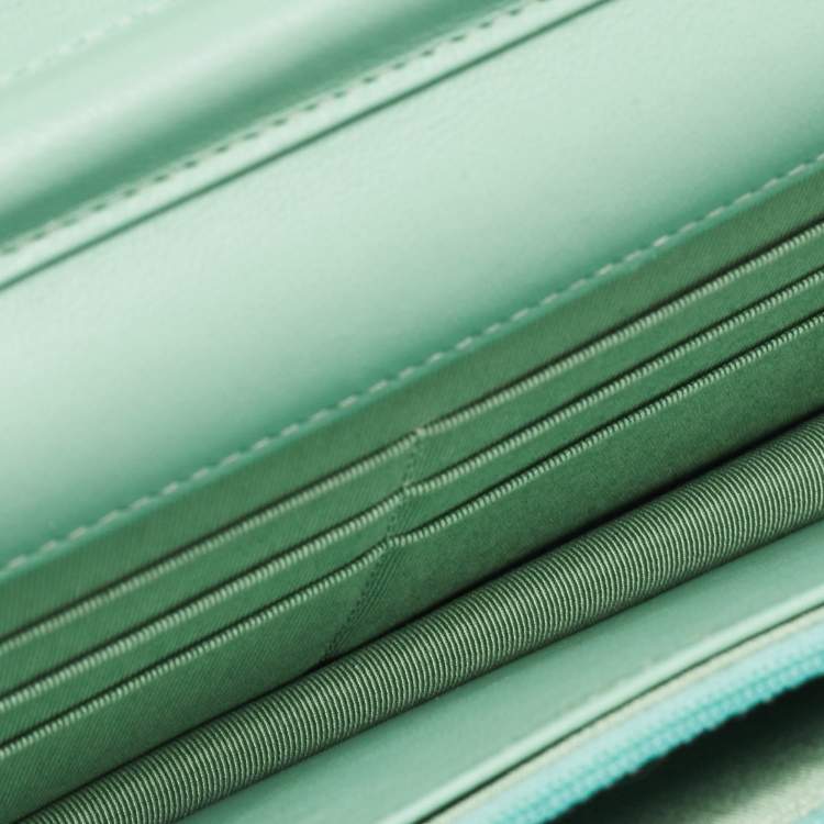 Pre Owned Chanel Light Green Quilted Leather CC Wallet on Chain