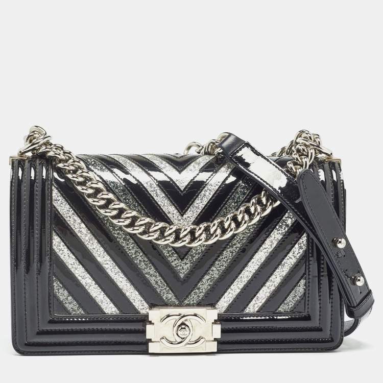 Pre Owned Chanel Black/Silver Chevron Patent Leather Medium Boy Flap Bag
