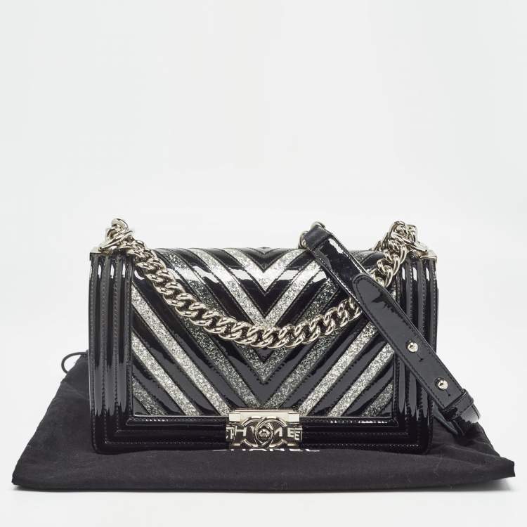 Pre Owned Chanel Black/Silver Chevron Patent Leather Medium Boy Flap Bag