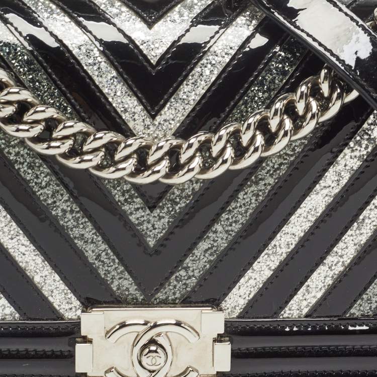 Pre Owned Chanel Black/Silver Chevron Patent Leather Medium Boy Flap Bag