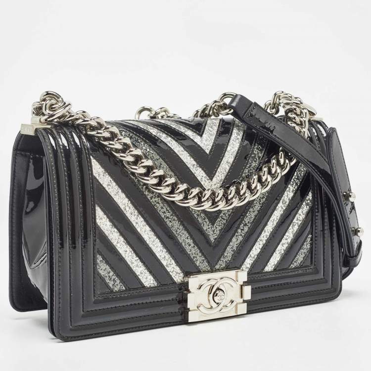Pre Owned Chanel Black/Silver Chevron Patent Leather Medium Boy Flap Bag