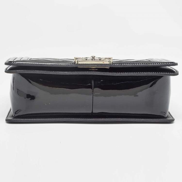 Pre Owned Chanel Black/Silver Chevron Patent Leather Medium Boy Flap Bag