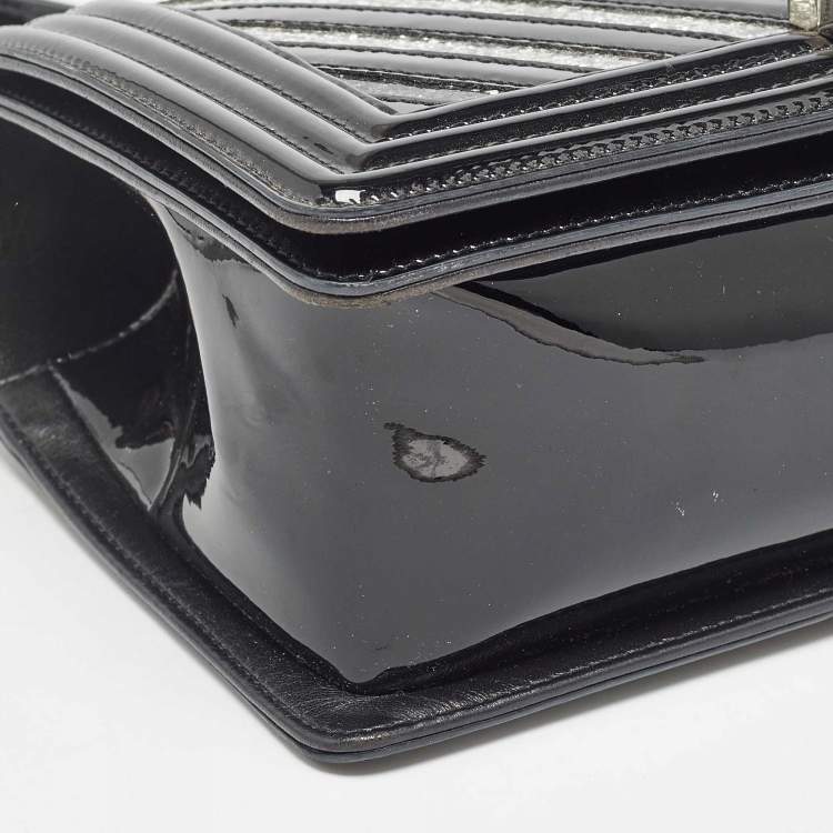 Pre Owned Chanel Black/Silver Chevron Patent Leather Medium Boy Flap Bag