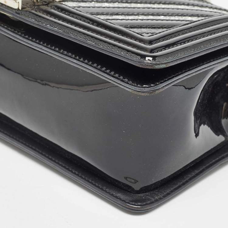 Pre Owned Chanel Black/Silver Chevron Patent Leather Medium Boy Flap Bag