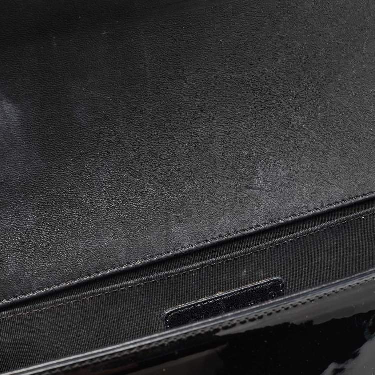 Pre Owned Chanel Black/Silver Chevron Patent Leather Medium Boy Flap Bag