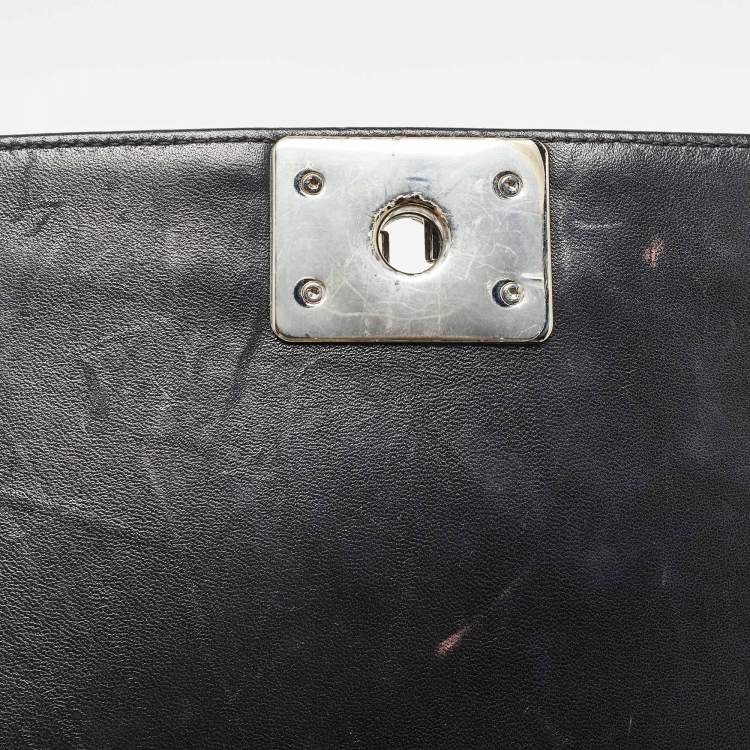 Pre Owned Chanel Black/Silver Chevron Patent Leather Medium Boy Flap Bag