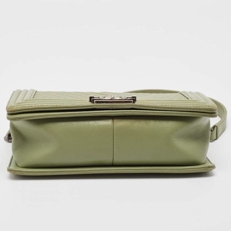 Pre Owned Chanel Green Chevron Leather Medium Boy Flap Bag