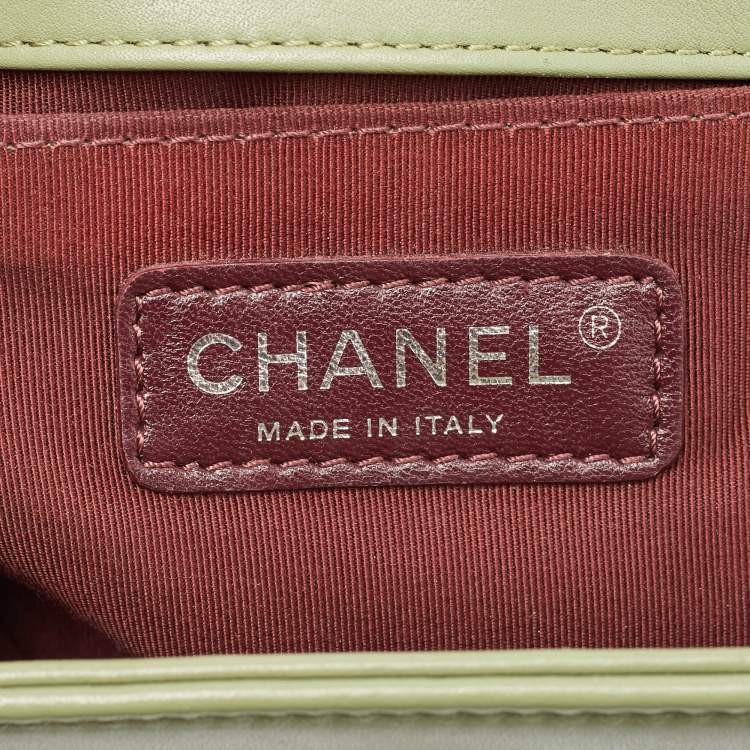 Pre Owned Chanel Green Chevron Leather Medium Boy Flap Bag