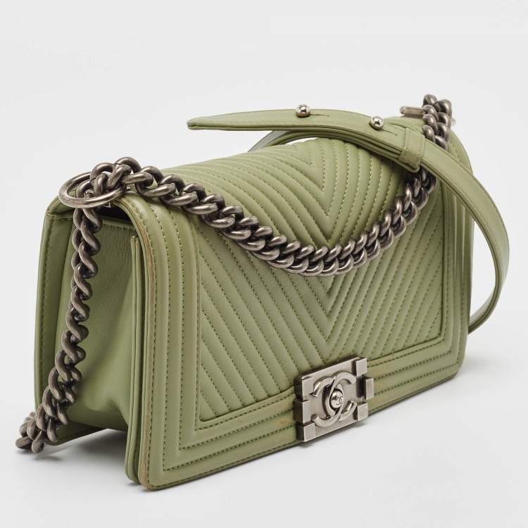Pre Owned Chanel Green Chevron Leather Medium Boy Flap Bag