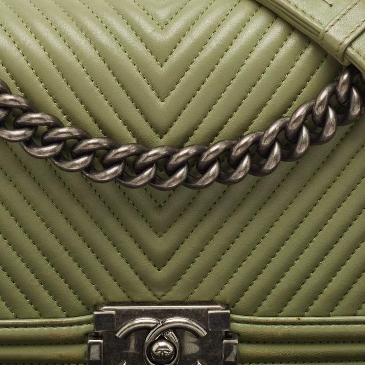 Pre Owned Chanel Green Chevron Leather Medium Boy Flap Bag