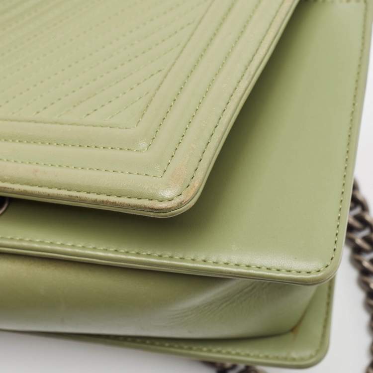 Pre Owned Chanel Green Chevron Leather Medium Boy Flap Bag