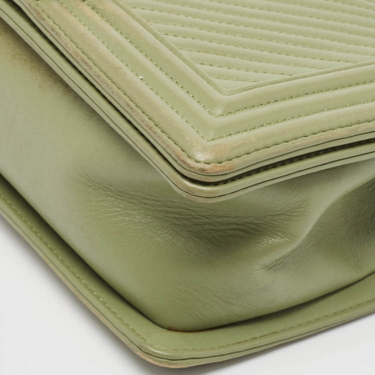 Pre Owned Chanel Green Chevron Leather Medium Boy Flap Bag