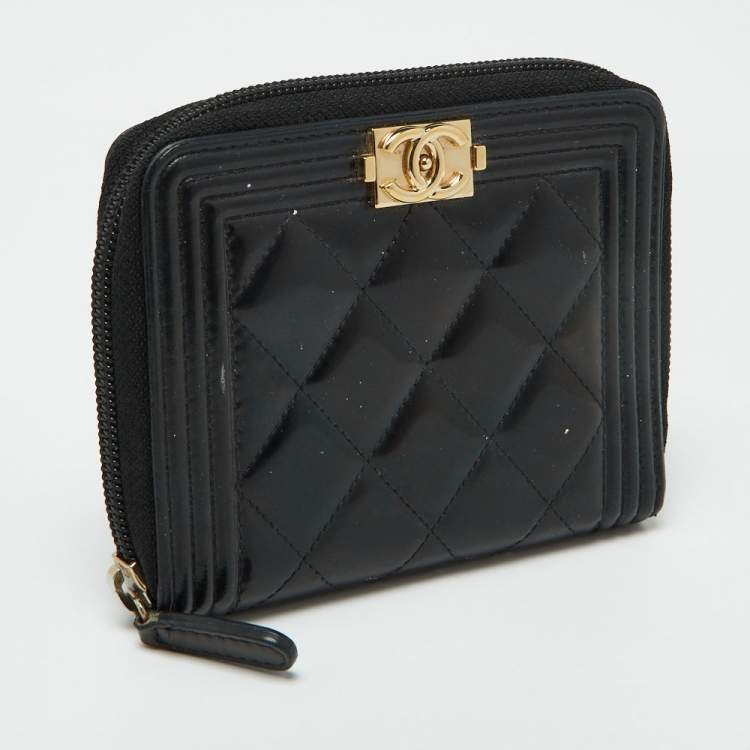 مملوكة مسبقًا Chanel Black Quilted Patent Leather Boy Zip Around Wallet