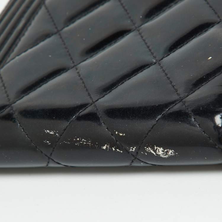 مملوكة مسبقًا Chanel Black Quilted Patent Leather Boy Zip Around Wallet