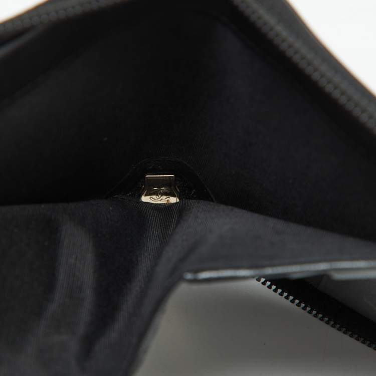 مملوكة مسبقًا Chanel Black Quilted Patent Leather Boy Zip Around Wallet