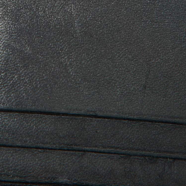 مملوكة مسبقًا Chanel Black Quilted Patent Leather Boy Zip Around Wallet