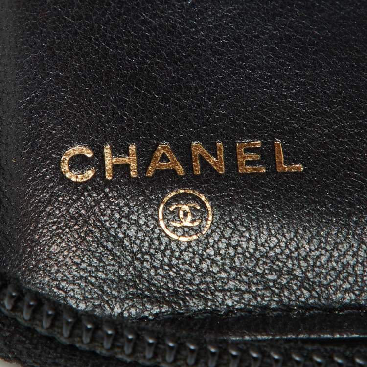 مملوكة مسبقًا Chanel Black Quilted Patent Leather Boy Zip Around Wallet