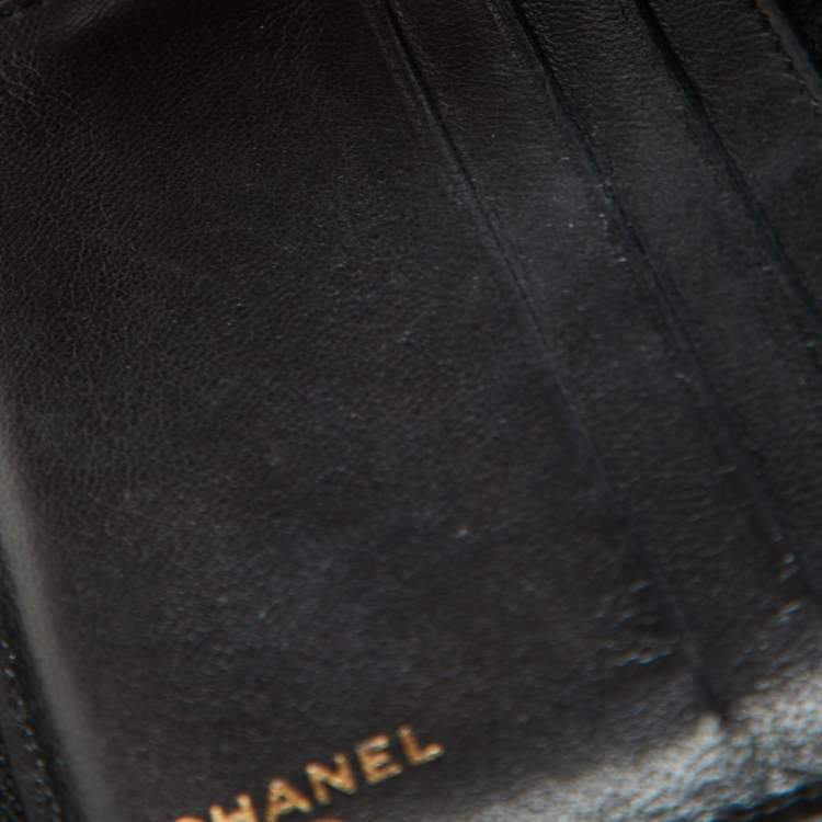 مملوكة مسبقًا Chanel Black Quilted Patent Leather Boy Zip Around Wallet