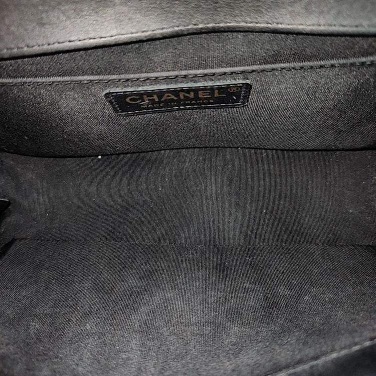 Pre Owned Chanel Black Leather Boy Medium Shoulder Bag