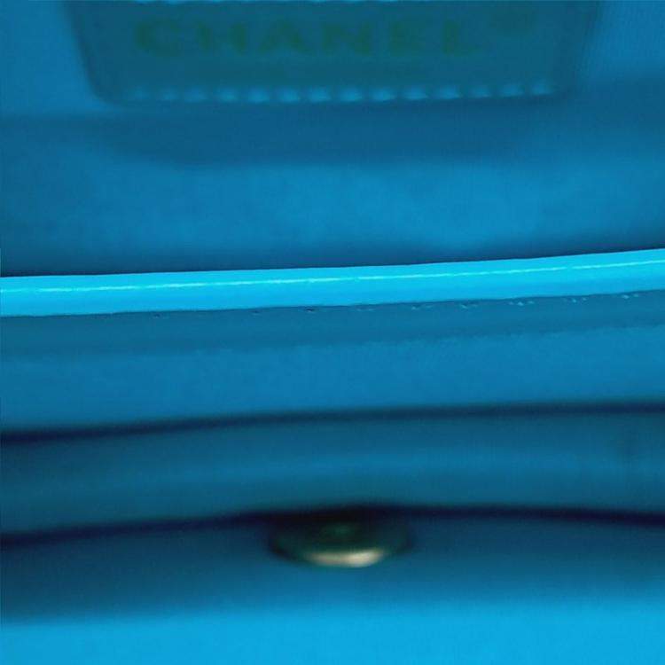 Pre Owned Chanel Blue Leather Chain Mini Crossbody bag