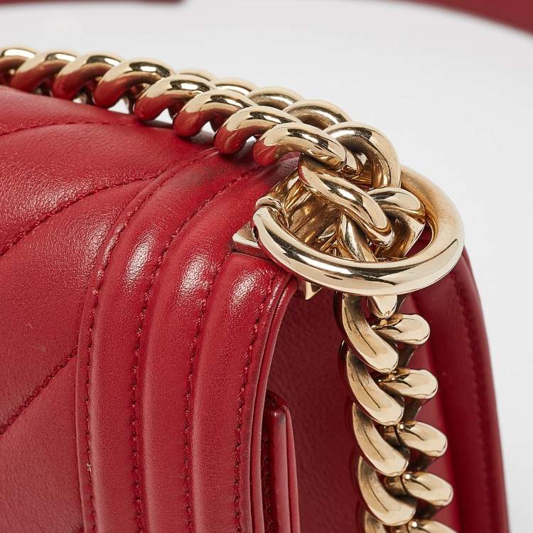 Pre Owned Chanel Red Chevron Leather Medium Boy Flap Bag