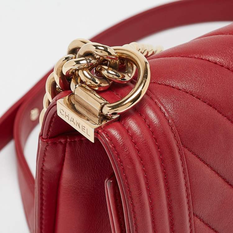 Pre Owned Chanel Red Chevron Leather Medium Boy Flap Bag