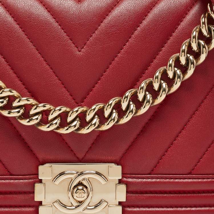 Pre Owned Chanel Red Chevron Leather Medium Boy Flap Bag