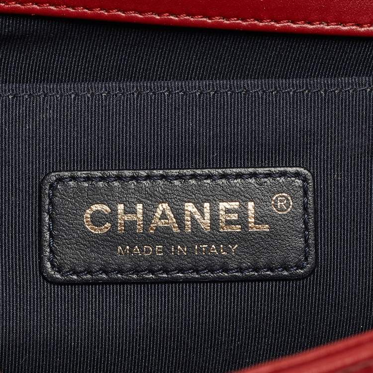 Pre Owned Chanel Red Chevron Leather Medium Boy Flap Bag