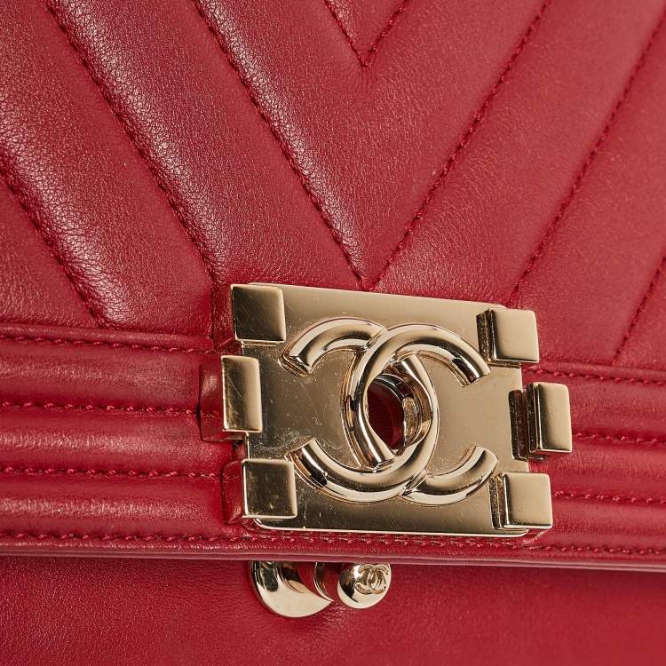 Pre Owned Chanel Red Chevron Leather Medium Boy Flap Bag
