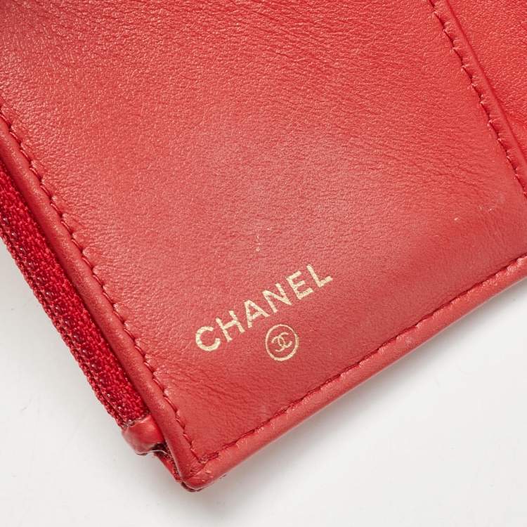 Pre Owned Chanel Red Quilted Caviar Leather Boy Compact Wallet