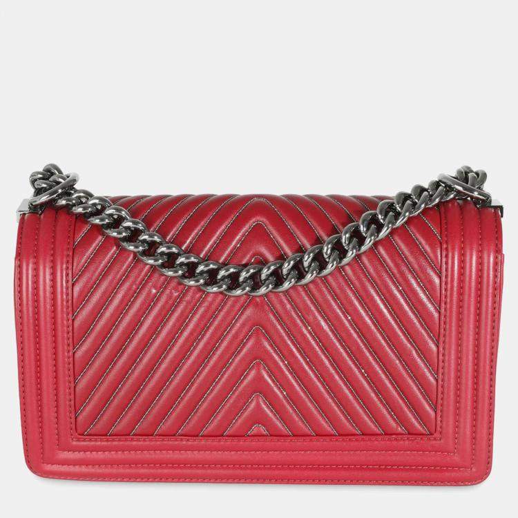 Pre Owned Chanel Burgundy Chevron Calfskin Chain Medium Boy Shoulder Bag