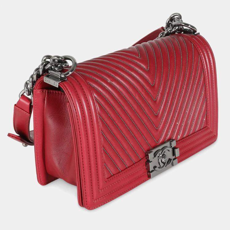 Pre Owned Chanel Burgundy Chevron Calfskin Chain Medium Boy Shoulder Bag