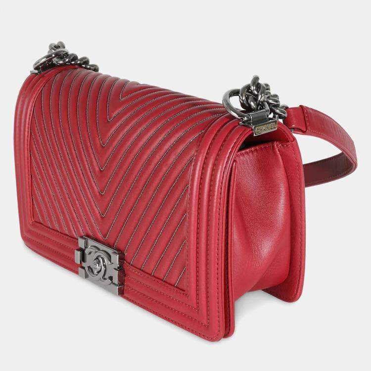 Pre Owned Chanel Burgundy Chevron Calfskin Chain Medium Boy Shoulder Bag