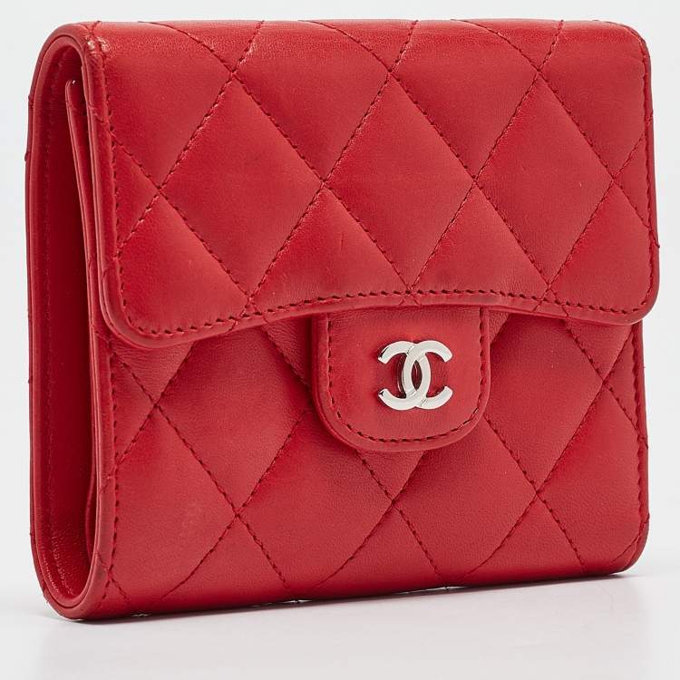 Pre Owned Chanel Red Quilted Leather CC Trifold Wallet
