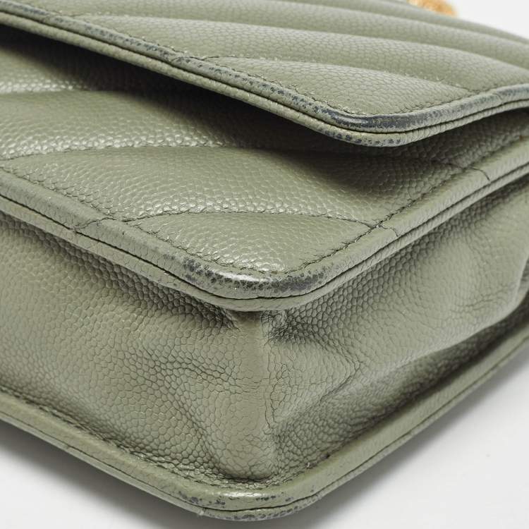 مملوكة مسبقًا Chanel Light Green Quilted Leather CC Wallet on Chain