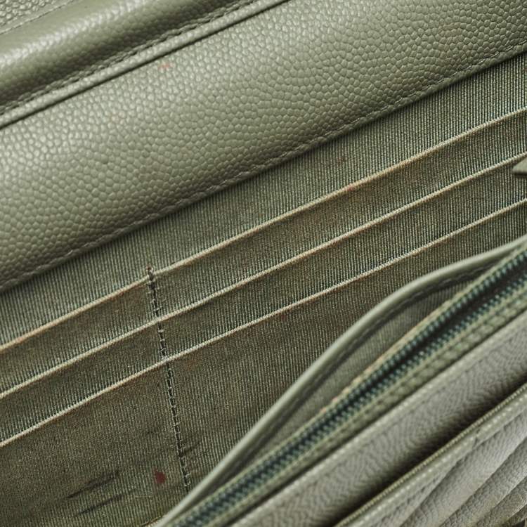 مملوكة مسبقًا Chanel Light Green Quilted Leather CC Wallet on Chain