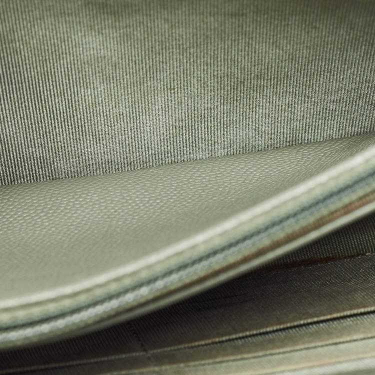 مملوكة مسبقًا Chanel Light Green Quilted Leather CC Wallet on Chain