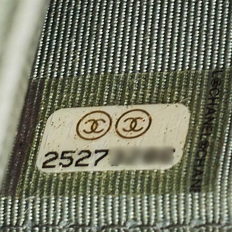 مملوكة مسبقًا Chanel Light Green Quilted Leather CC Wallet on Chain