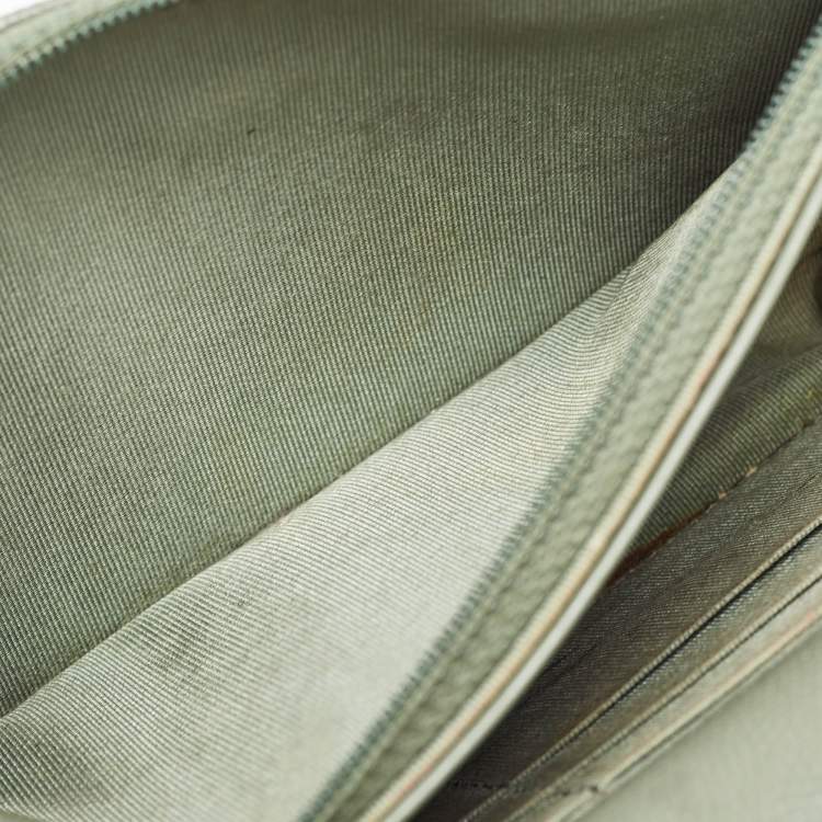 مملوكة مسبقًا Chanel Light Green Quilted Leather CC Wallet on Chain