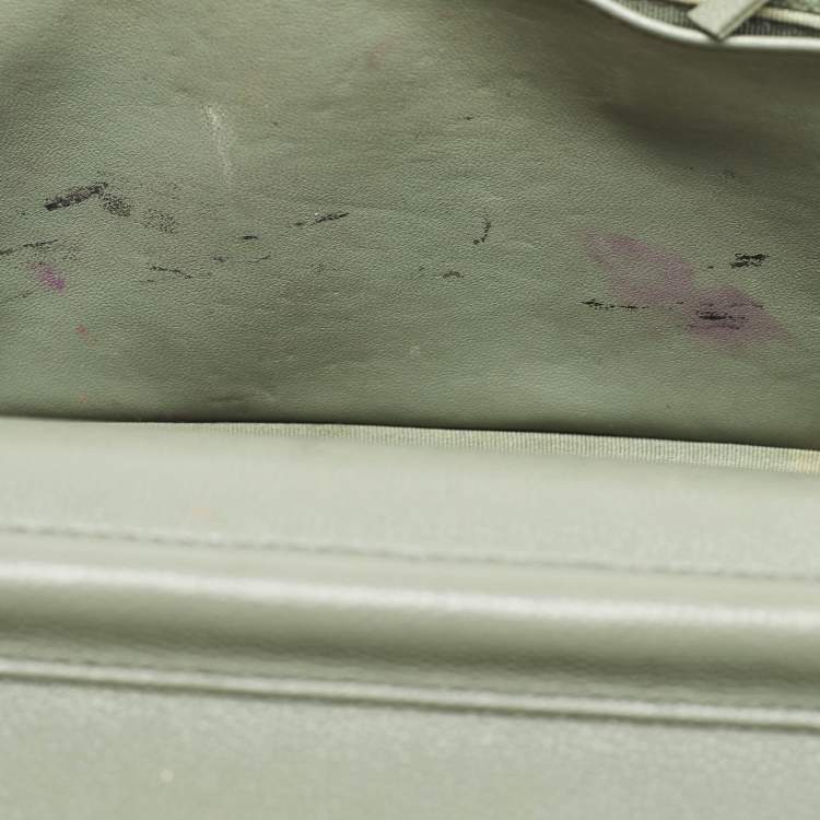 مملوكة مسبقًا Chanel Light Green Quilted Leather CC Wallet on Chain