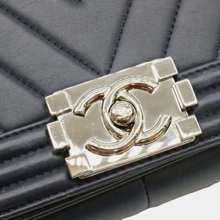 Pre Owned Chanel Navy Blue Lambskin Leather Medium Chevron Boy Shoulder Bag