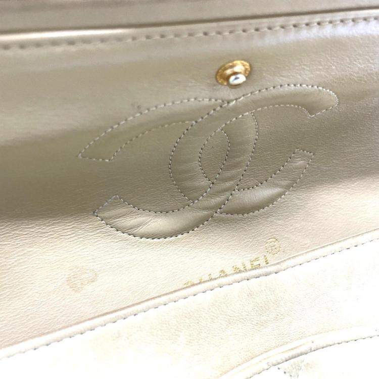Pre Owned Chanel Beige Leather Medium Classic Double Flap Shoulder Bags