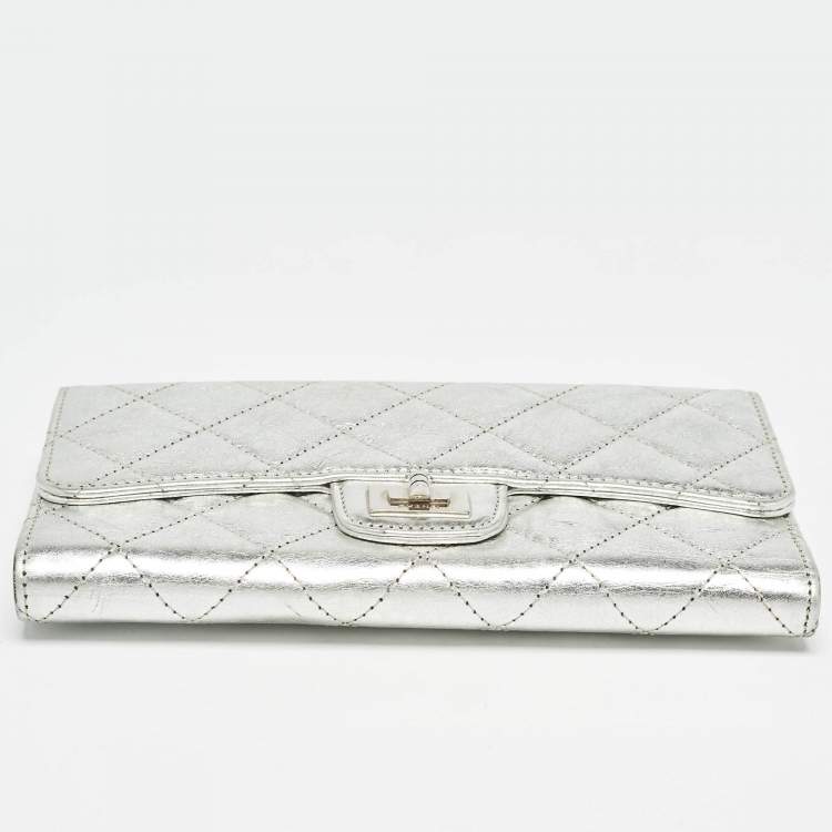 Pre Owned Chanel Silver Quilted Patent Leather Reissue Continental Wallet