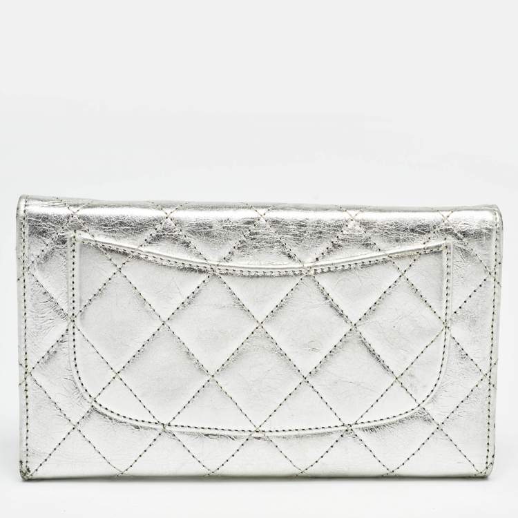Pre Owned Chanel Silver Quilted Patent Leather Reissue Continental Wallet