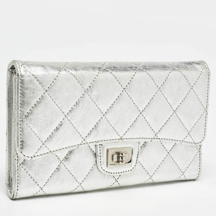 Pre Owned Chanel Silver Quilted Patent Leather Reissue Continental Wallet