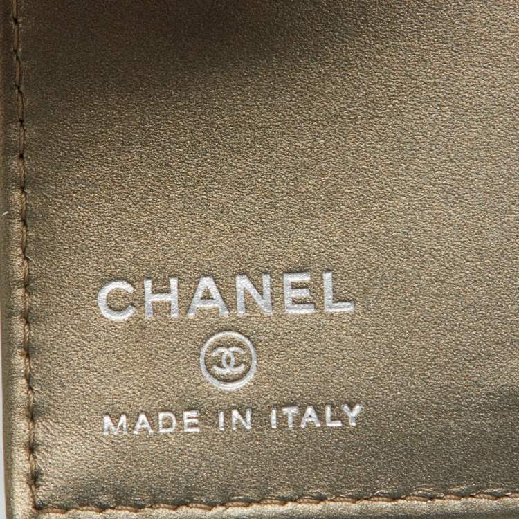 Pre Owned Chanel Metallic Quilted Caviar Leather CC Logo Card Case